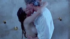 Голая Эдриэнн Сакс в фильме «Под покровом ночи» фото #2