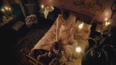 Голая Эжур Парсонс в сериале «Салем» фото #2