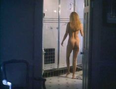 Голая Эйприл Богеншуц в фильме «Игра в полицейских»