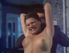 Голая Эйприл Богеншуц в фильме «Игра в полицейских»