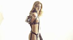 Голая Эли Галлеани в фильме «Баба Яга» фото #7