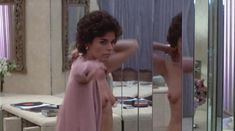 Голая грудь Эли МакГроу в фильме «Скажи, что тебе нужно» фото #2