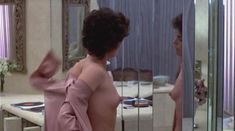 Голая грудь Эли МакГроу в фильме «Скажи, что тебе нужно» фото #3