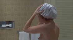 Голая грудь Эли МакГроу в фильме «Скажи, что тебе нужно» фото #6