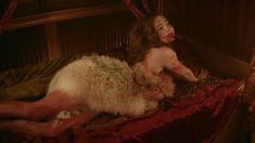 Голая Элиз Эберли в сериале «Салем» фото #6