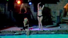 Голая Элизабет Белл в фильме «Дьявол внутри» фото #1