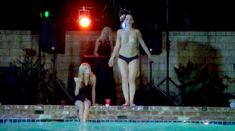 Голая Элизабет Белл в фильме «Дьявол внутри» фото #2