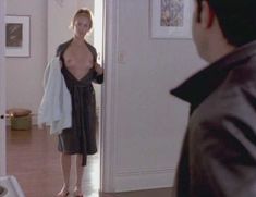 Голая Элизабет Беркли в фильме «Трогательный Малькольм» фото #3