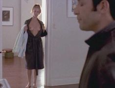 Голая Элизабет Беркли в фильме «Трогательный Малькольм» фото #4