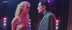 Голая Элизабет Беркли в фильме «Шоугелз» фото #2