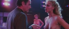 Голая Элизабет Беркли в фильме «Шоугелз» фото #3