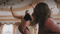 Голая Элизабет Беркли в фильме «Шоугелз» фото #57