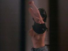 Голая Элизабет Грэйсен в фильме «Нижний этаж» фото #6