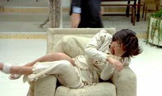 Голая Элизабет Маргони в сериале «Профессионал» фото #5