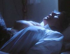 Голая Элизабет Мохэд в фильме «Песчаная ловушка» фото #7