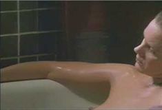 Голая Элизабет Перкинс в фильме «Лунный свет и Валентино» фото #2