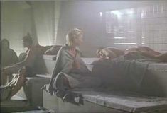 Голая Элизабет Перкинс в фильме «Лунный свет и Валентино» фото #7