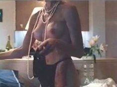 Голая Элизабет Сандифер в фильме «Секс вне закона» фото #3