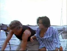 Голая грудь Элизабет Хёрли в фильме «Смертельный круиз» фото #5