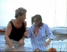 Голая грудь Элизабет Хёрли в фильме «Смертельный круиз» фото #6