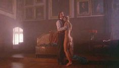 Голая Элизабет Хёрли в фильме «Ария»