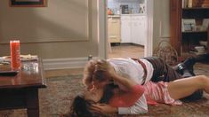 Голая Элизабет Хёрли в фильме «Наперекосяк»