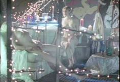 Голая Элина Мэдисон в сериале «Бордель в Беверли Хиллз»