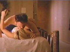 Голая Элисон Иствуд в фильме «Друзья и любовники» фото #3