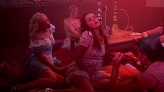 Голая Элли Хэйз в фильме «Эммануэль в стране чудес» фото #30