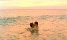 Голая Эллисон Смит в фильме «Варварские годы» фото #1