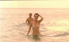 Голая Эллисон Смит в фильме «Варварские годы» фото #2