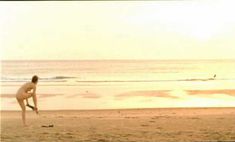 Голая Эллисон Смит в фильме «Варварские годы» фото #4