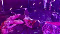 Голая Элль Эванс в фильме «Скауты против зомби» фото #7