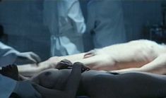 Голая Элоди Буше в фильме «Не отпускай меня» фото #4