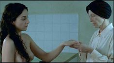 Голая Эльза Зильберштейн в фильме «Маленький Иерусалим» фото #10