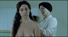 Голая Эльза Зильберштейн в фильме «Маленький Иерусалим» фото #11