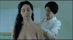 Голая Эльза Зильберштейн в фильме «Маленький Иерусалим» фото #12