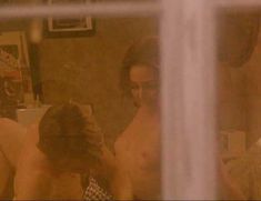 Голая Эльза Зильберштейн в фильме «Метролэнд» фото #8