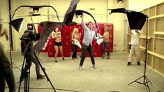 Голая грудь Эмбер Хэй в фильме «Птицекалипсис 2. Воскрешение» фото #7