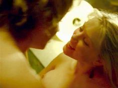 Голая Эмбер Хёрд в фильме «В лучах славы» фото #3