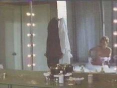 Голая Эми Ирвинг в фильме «Клептомания» фото #1