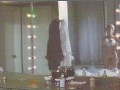 Голая Эми Ирвинг в фильме «Клептомания» фото #2