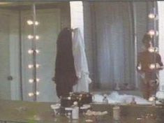 Голая Эми Ирвинг в фильме «Клептомания» фото #3