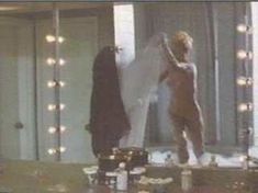 Голая Эми Ирвинг в фильме «Клептомания» фото #4