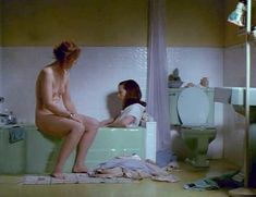 Голая Эми Мэдиган в фильме «Женская извращенность»