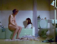 Голая Эми Мэдиган в фильме «Женская извращенность»