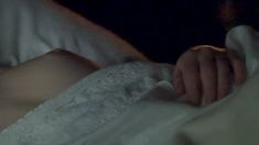 Голая Эми Мэнсон в сериале «Отчаянные романтики» фото #17