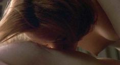 Голая Эмили Бергл в фильме «Навязчивый сон» фото #4