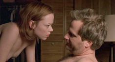 Голая Эмили Бергл в фильме «Навязчивый сон» фото #6