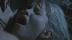 Голая Эмили Браунинг в фильме «Зажги меня» фото #4